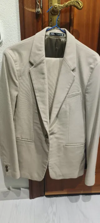 Traje Zara Chaqueta y Pantalón Beige