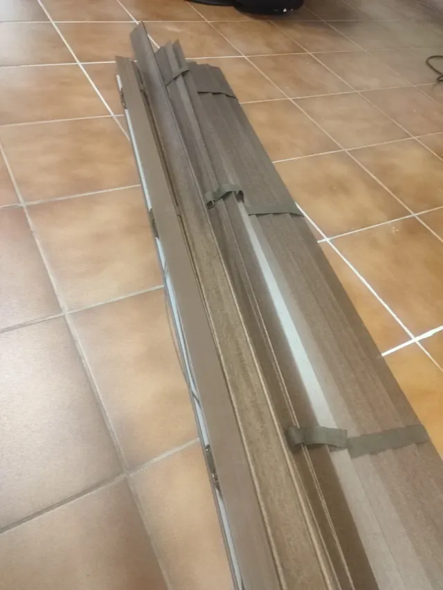 Venecianas de madera marrones