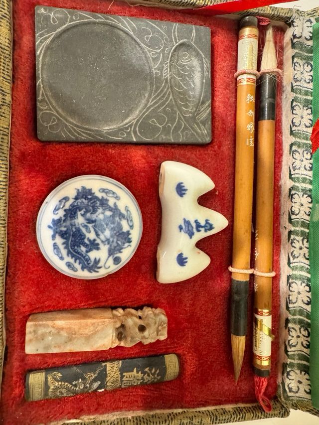 Astuccio per calligrafia cinese con pennelli e calamaio