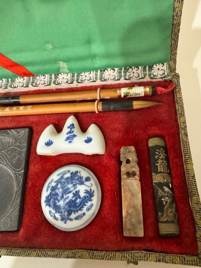 Astuccio per calligrafia cinese con pennelli e calamaio
