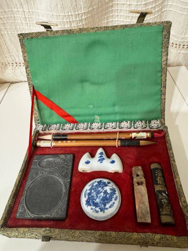 Astuccio per calligrafia cinese con pennelli e calamaio