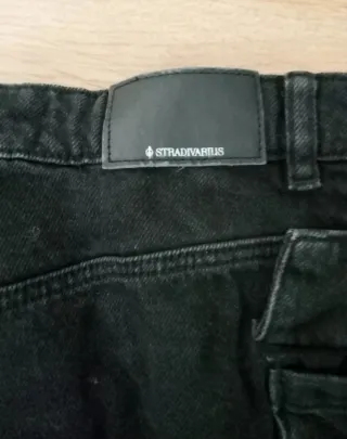 Falda negra Stradivarius