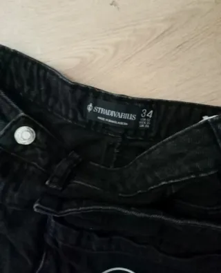 Falda negra Stradivarius