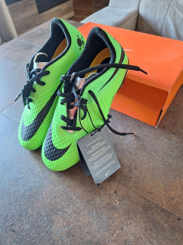 Botas fútbol Nike HypervenomSIN ESTRENAR NIÑ n37.5