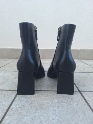 Stivaletti neri in pelle