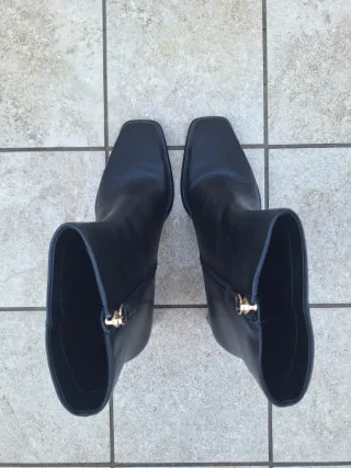 Stivaletti neri in pelle