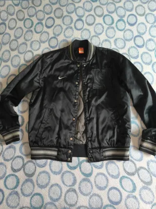 Chaqueta Nike Negra y Gris Bomber