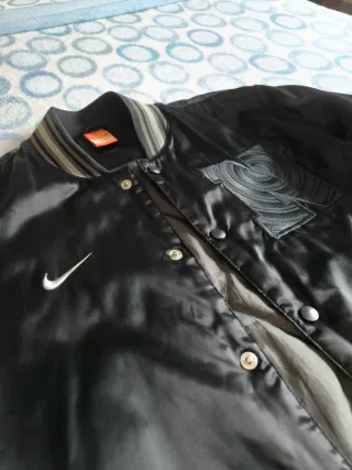 Chaqueta Nike Negra y Gris Bomber
