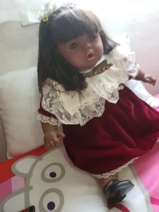Muñeca de terciopelo y encaje