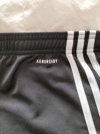 Pantalón chándal Adidas chico negro. Talla 164cm.