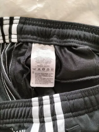 Pantalón chándal Adidas chico negro. Talla 164cm.