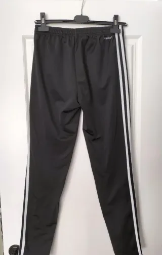 Pantalón chándal Adidas chico negro. Talla 164cm.