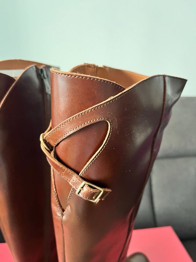 Botas de piel altas marrones sin estrenar