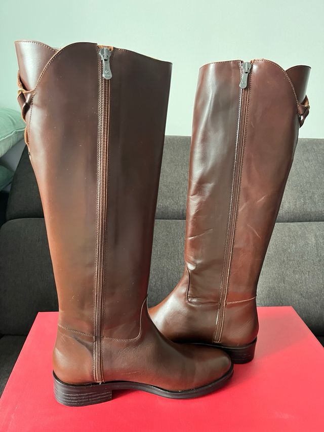 Botas de piel altas marrones sin estrenar