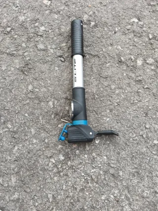 Bomba de bicicleta SLITE