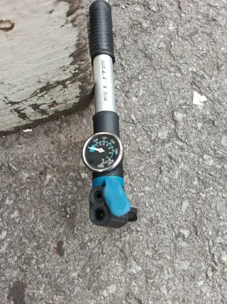 Bomba de bicicleta SLITE