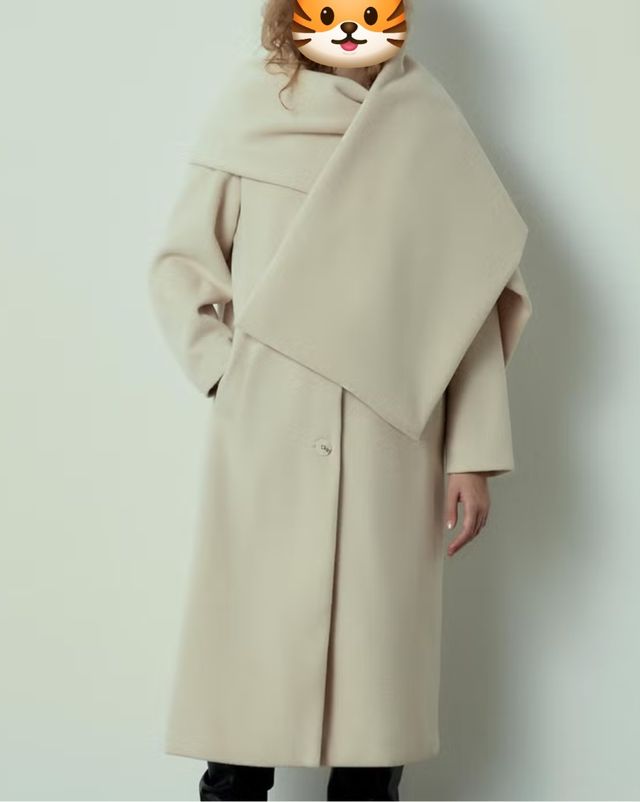 Abrigo Stradivarius Beige con Bufanda