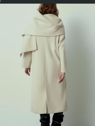 Abrigo Stradivarius Beige con Bufanda