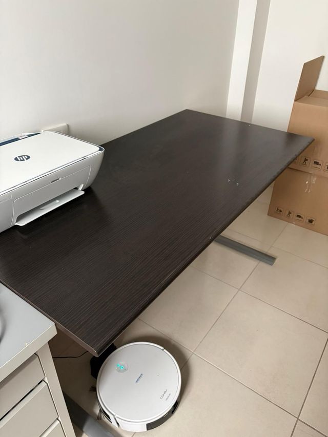 Scrivania da ufficio in metallo e legno