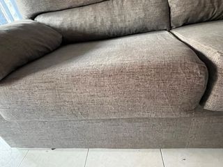 Sofá de tela gris