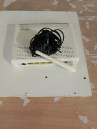 Router Telefonica Blanco con Antena