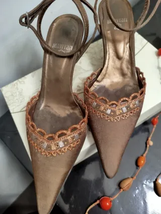 Zapatos de fiesta Mayfran dorados