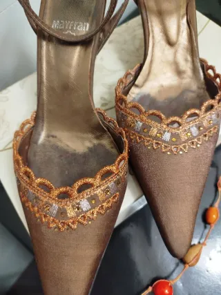 Zapatos de fiesta Mayfran dorados