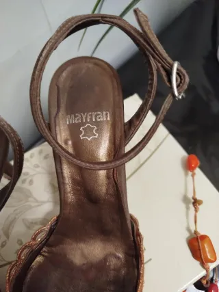 Zapatos de fiesta Mayfran dorados