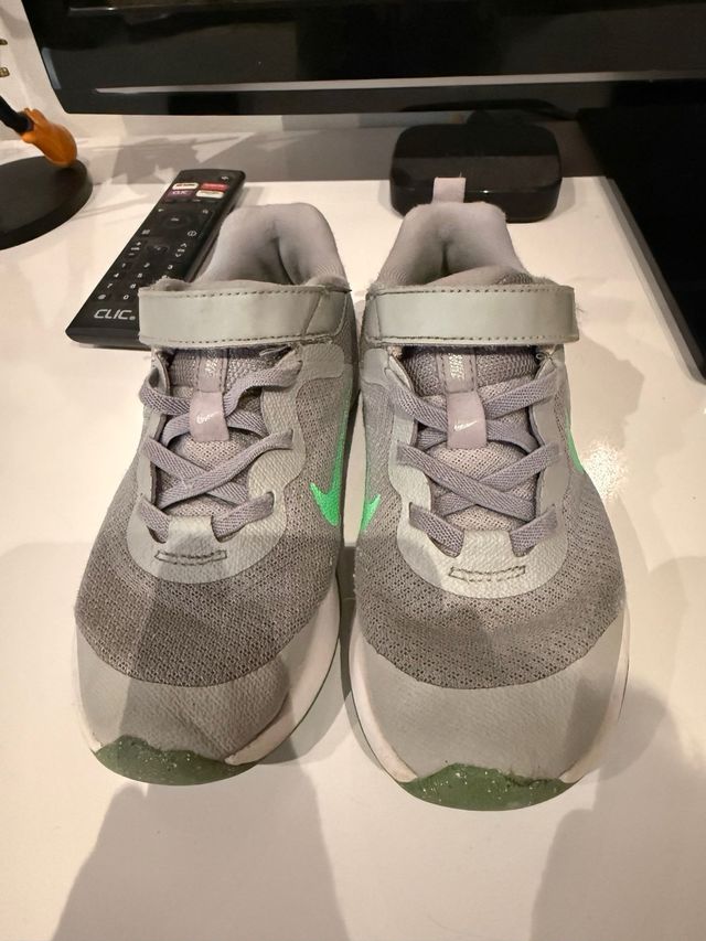 Nike Revolution 6 niño/a gris y verde