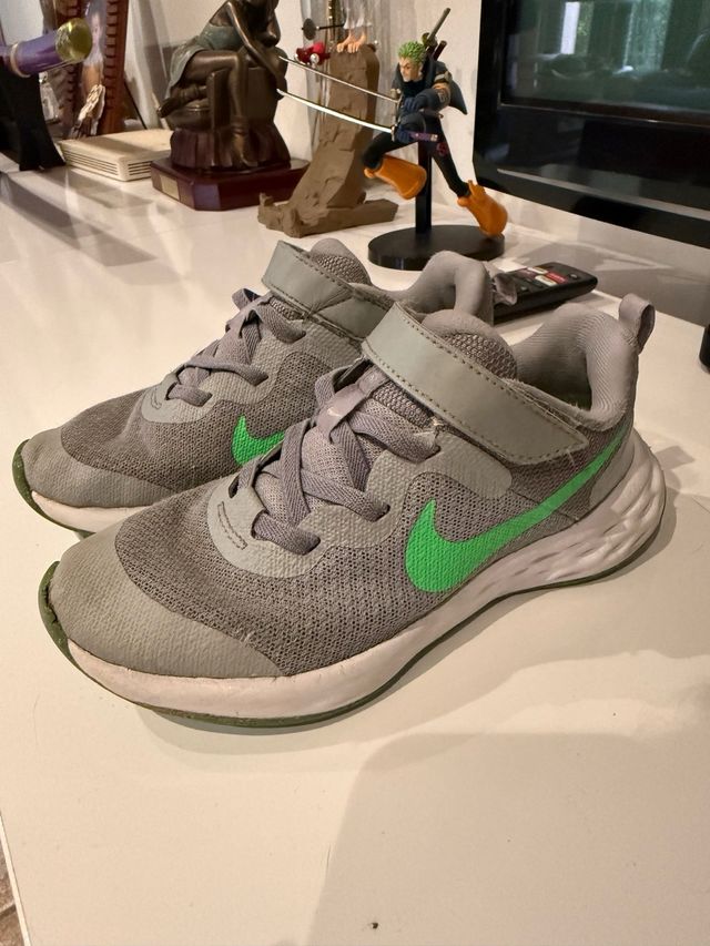Nike Revolution 6 niño/a gris y verde