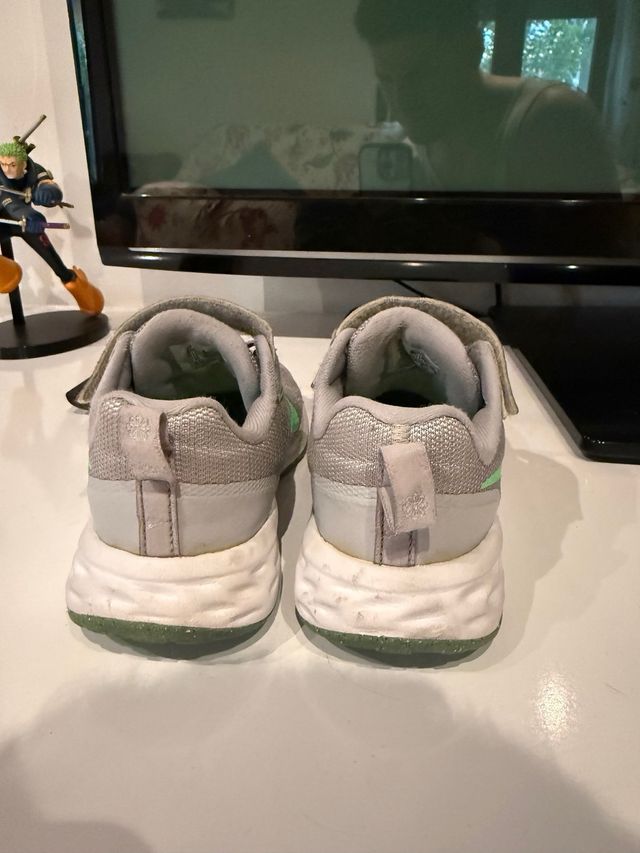 Nike Revolution 6 niño/a gris y verde