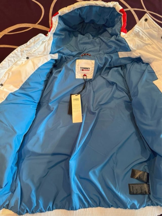 Plumífero Tommy Jeans.