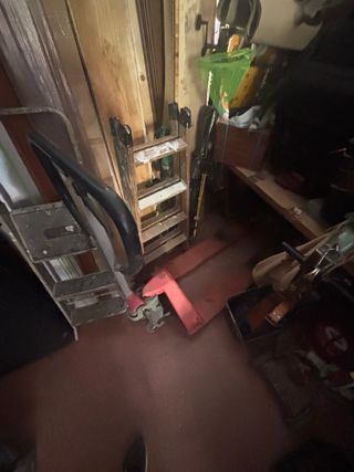 Transpaleta manual roja