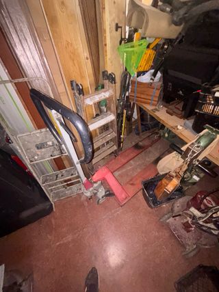 Transpaleta manual roja