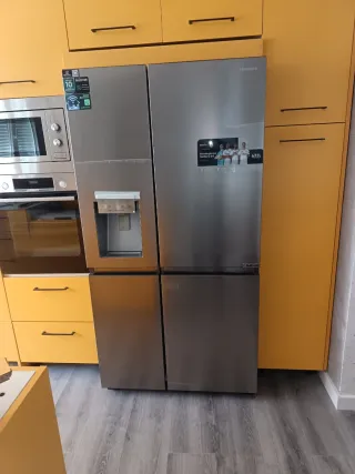 Frigorífico Americano Hisense RS818NR4