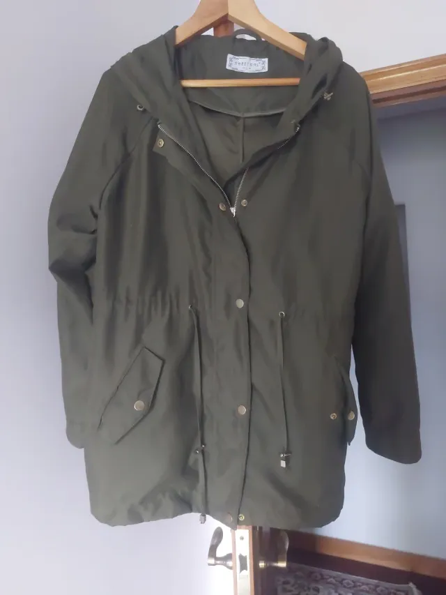 Cazadora 3/4 verde entretiempo con capucha