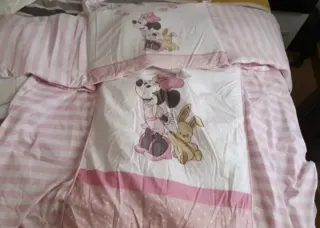 Juego completo de cuna Minnie Mouse y dos arrullos