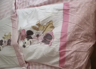 Juego completo de cuna Minnie Mouse y dos arrullos