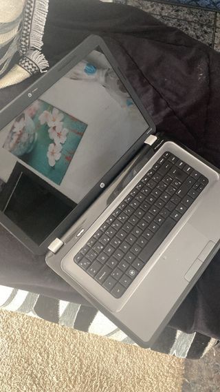 Portátil HP gris