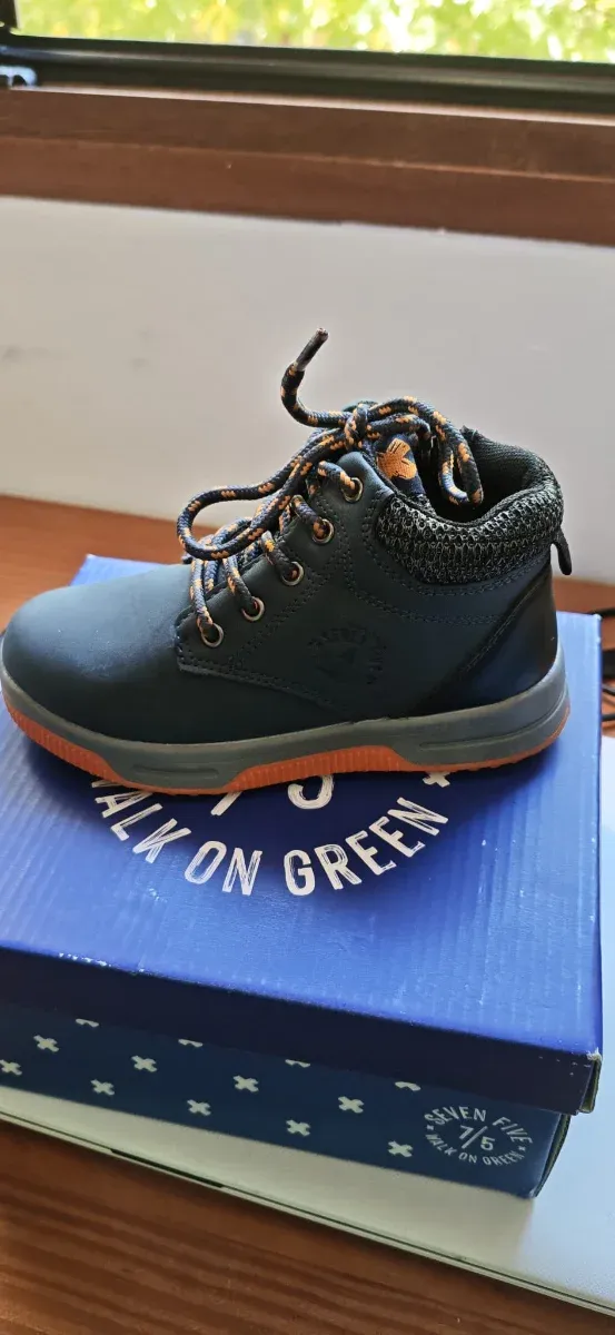 Botas niño azul marino