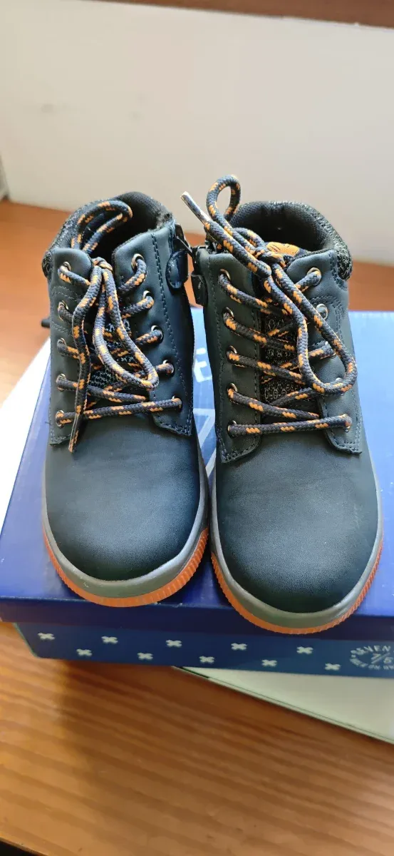 Botas niño azul marino