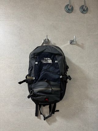 Mochila The North Face Negra y Gris