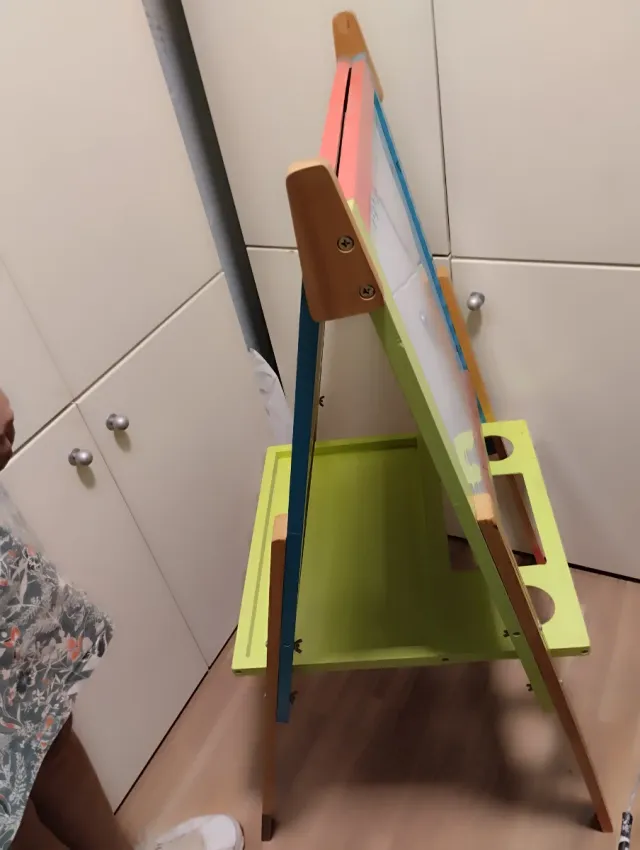 Pizarra infantil de madera con letras