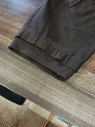 Pantalón pirata marrón