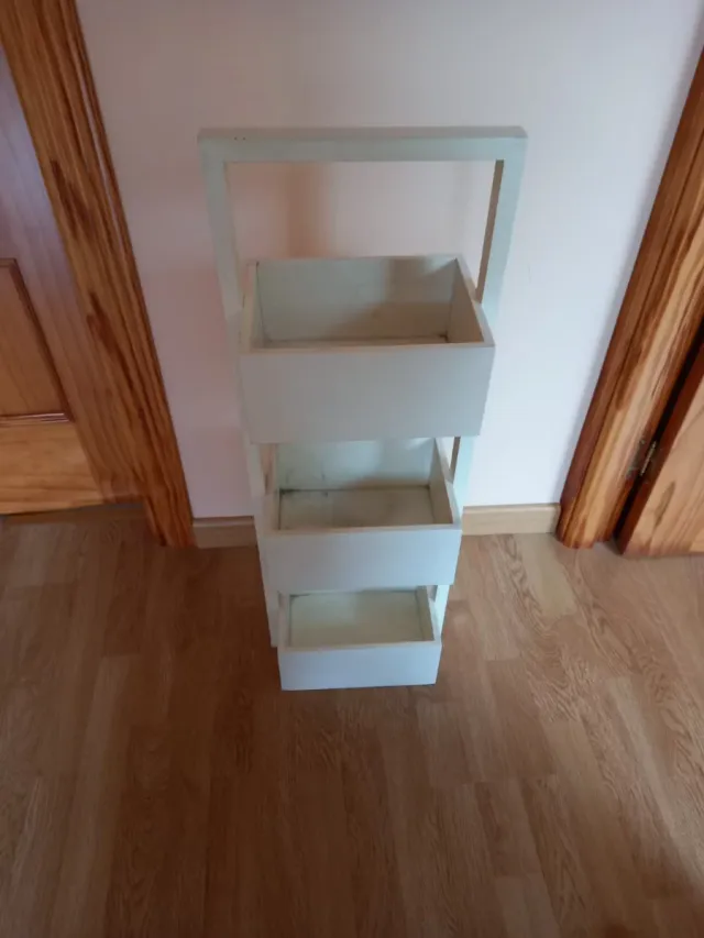 ÚLTIMA SEMANA Estantería de madera blanca