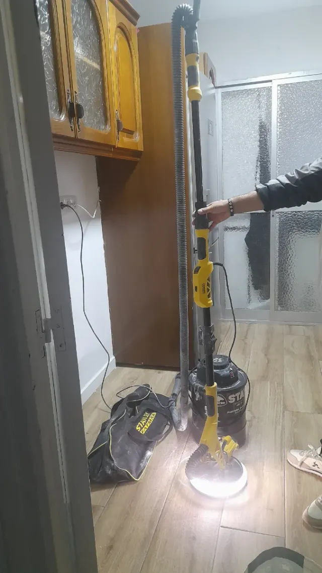 Lijadora Jirafa Stanley + Aspirador Stayer