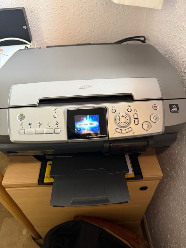 Impresora Epson Stylus Photo RX700 + Cartuchos