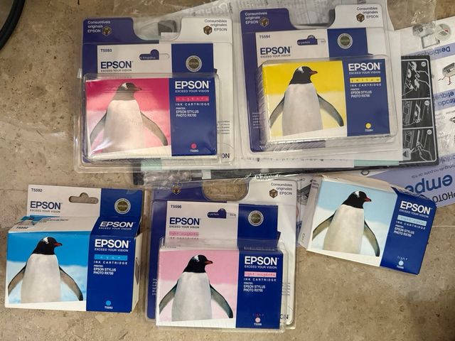 Impresora Epson Stylus Photo RX700 + Cartuchos