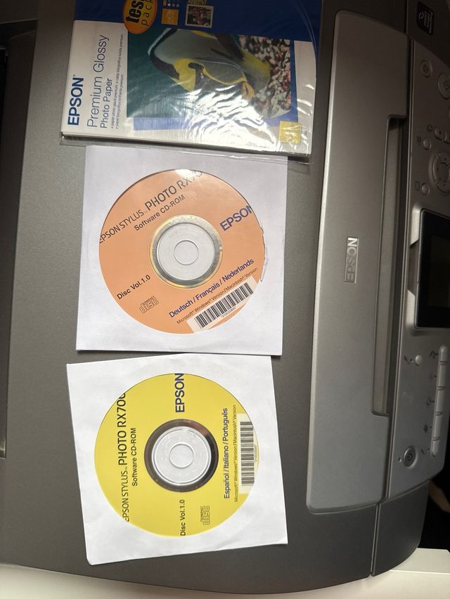 Impresora Epson Stylus Photo RX700 + Cartuchos