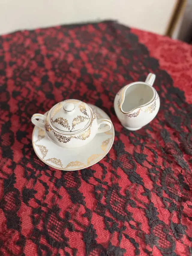 Juego porcelana vintage detalles dorados